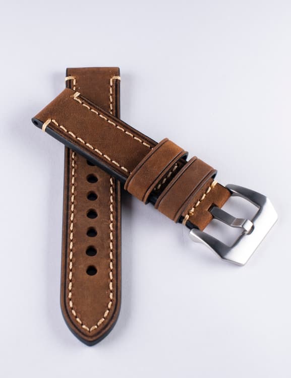 Brunt kraftigt klockarmband av läder med sömmar 24mm