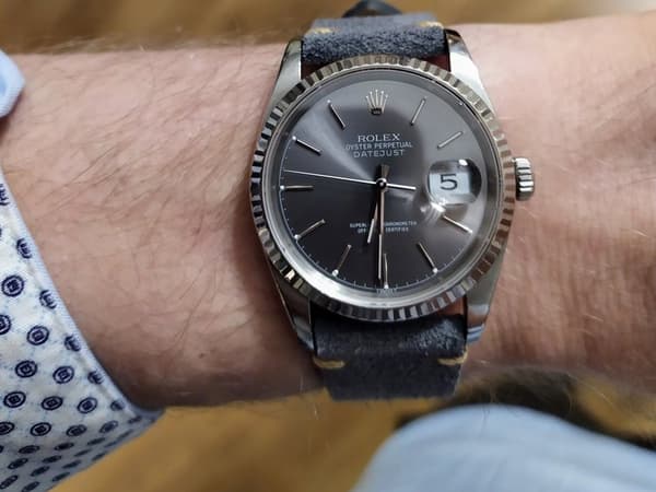 Premium klockarmband av grå mocka