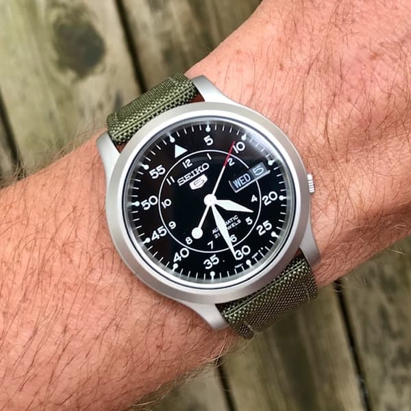 Grönt sailcloth klockarmband