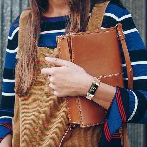 INF Fitbit Charge 5 armband rostfritt stål Guld
