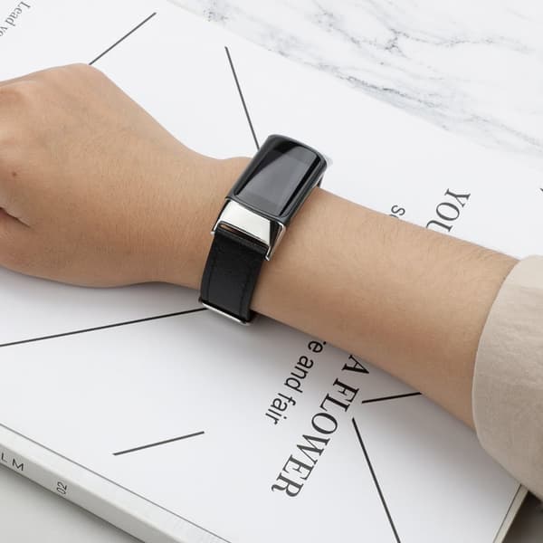 INF Skinnreim til Fitbit Charge 5, sort