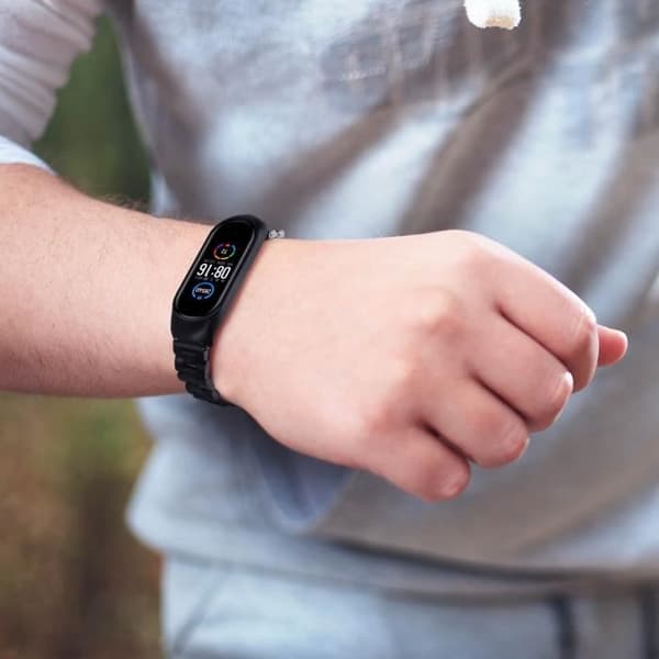 Armband - Xiaomi - Mi Band 6 och 5 - Rostfritt stål - Fjärlås - Svart