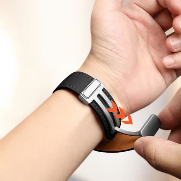 Armband för Galaxy Watch 5 / 5 Pro / 4 i läder med svart magnetisk spänne