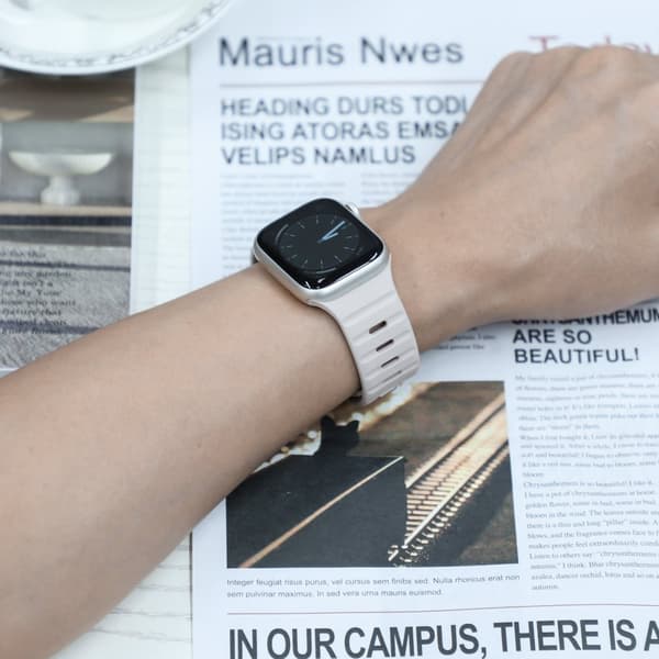 INF Magneettinen silikoniranneke Apple Watchille - Musta/Oranssi (38/40/41mm)