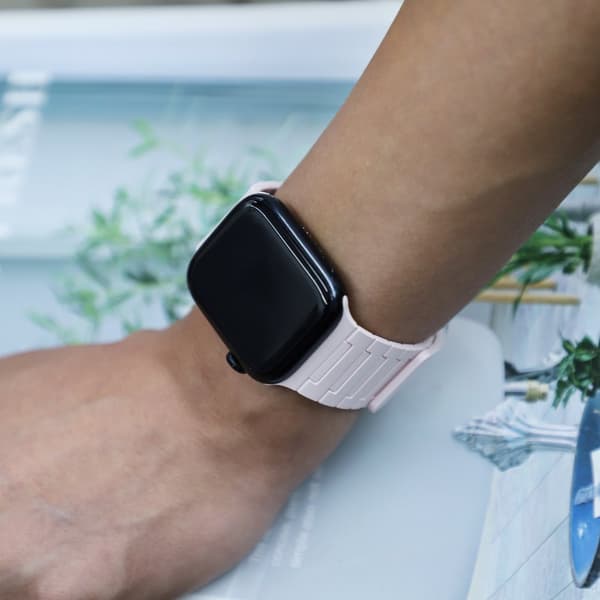 INF Magnetisk løkkerem til Apple Watch 38/40/41 mm Lyserød
