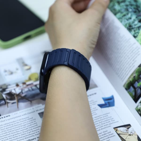 INF Magnetisk løkkerem til Apple Watch 38/40/41 mm Mørkeblå