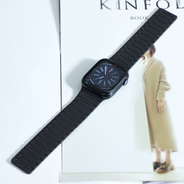 INF Magnetisk løkkerem til Apple Watch 38/40/41 mm Sort