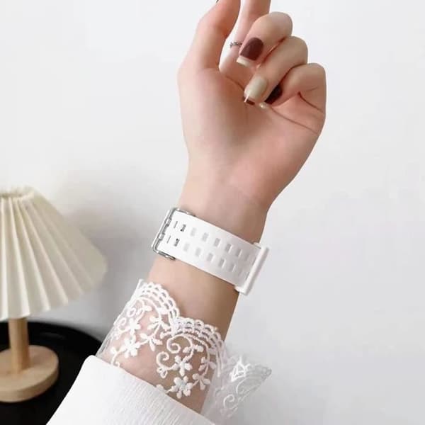 Sportarmband i vitt kristall för Apple Watch Series SE 7 6 5 4 3 2 1 med skyddsfodral - Märke AKABEILA