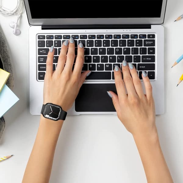 INF Skal med skärmskydd till Apple Watch 7 / 8 (45 mm) Svart