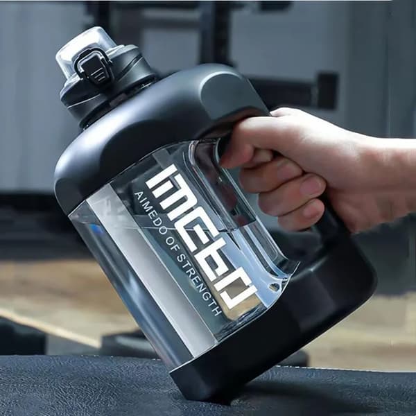 Sportig Vattenflaska 1.8L med Sugrör - Din Perfekta Partner för Fitness och Friluftsliv!