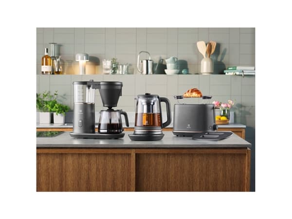 Electrolux E7K16BP, 1,7 l, 2400 W, Svart, Koppar, Justerbar termostat, Vattennivå indikator, Sladdlös