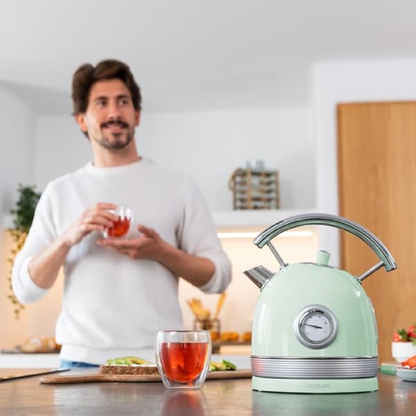 Cecotec Vintage-style kettle, 2,200w power and 1.8-litre capacity.