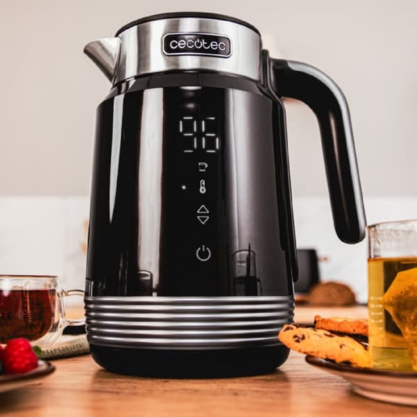 Cecotec 1.7-litre electric kettle, BPA-free and 2200 W.