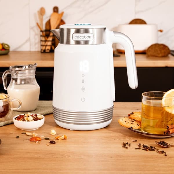 Cecotec 1.7-litre electric kettle, BPA-free and 2200 W.