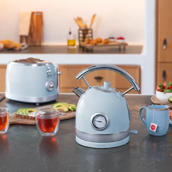 Cecotec Vintage-style kettle, 2,200w power and 1.8-litre capacity.