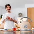 Miniatyrbild 4 av 5: Cecotec Vintage-style kettle, 2,200w power and 1.8-litre capacity.
