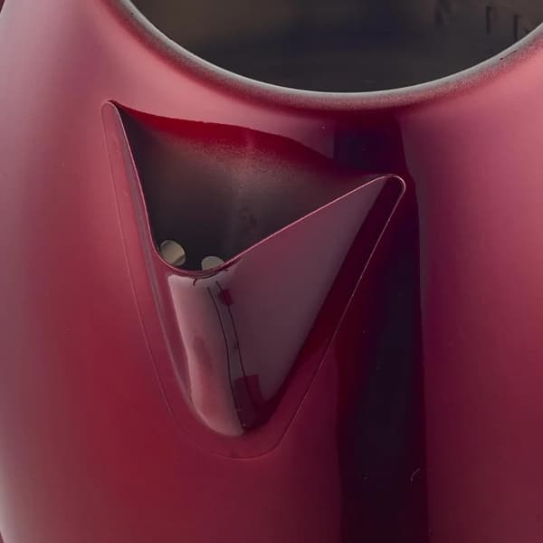 Herzberg HG-5011RED: Ruostumattomasta teräksestä valmistettu vedenkeitin - punainen.
