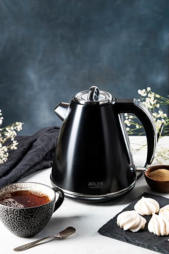 AD 1343 musta Metallinen vedenkeitin 1,5 L STRIX