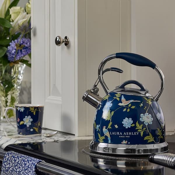 Visslingekanna i rostfritt stål - Laura Ashley - Marine Elveden - Kapacitet 3L, handtag som snabbt svalnar