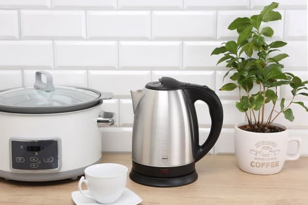 ELDOM Stålvattenkokare HUMI, 1800 W, kapacitet 1,7 l, spishäll
