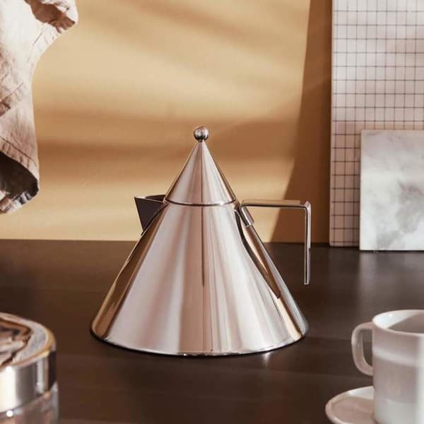 Vattenkokare - Alessi - Il Conico 90017 - Blankpolerat stål - 2,4 liter - Unik design
