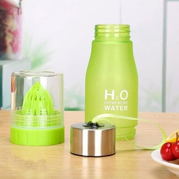 Fruktinfuserflaska - SHOP-STORY - 650 ML - Inbyggd citrustjuv - Grön färg