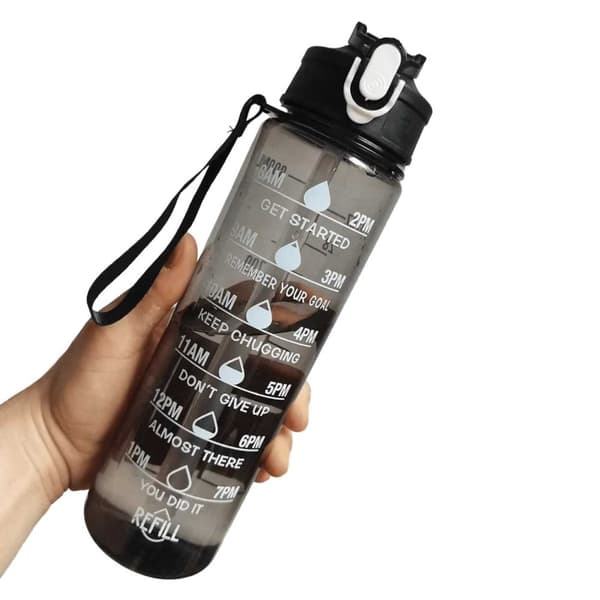 Motivoiva vesipullo, jossa aikamerkki 750 ml musta