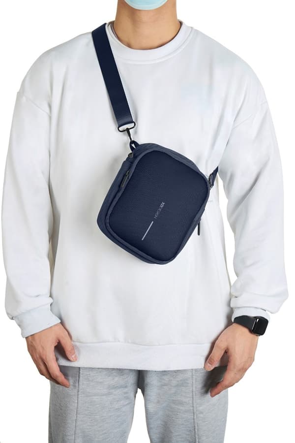 XD DESIGN Boxy Axelremsväska Marinblå P705.955