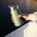 Miniatyrbillede 2 af 2: Quokka Boost Coffee Tumbler - Stainless steel thermal mug with brewer 400 ml (Pine)