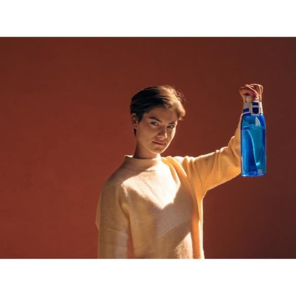 SIGG Total Color Blue 1L vattenflaska ultralätt och resistent i tritan