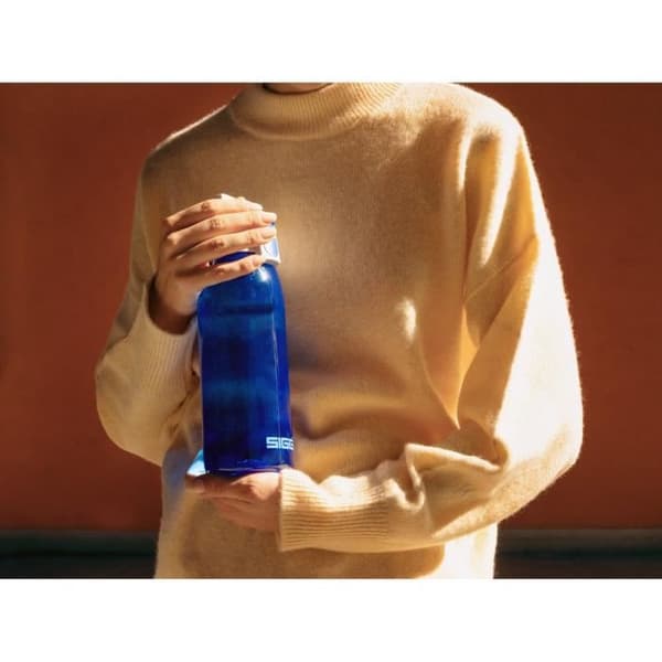 SIGG Total Color Blue 1L vattenflaska ultralätt och resistent i tritan