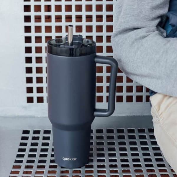 Isolerad rostfri kopp 1200 ml med sugrör (grafit) Quokka Stream