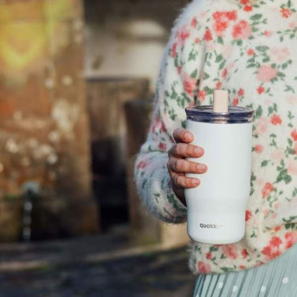 Tålig isolerad stålmugg 720 ml med sugrör (elfenben) Quokka Mist
