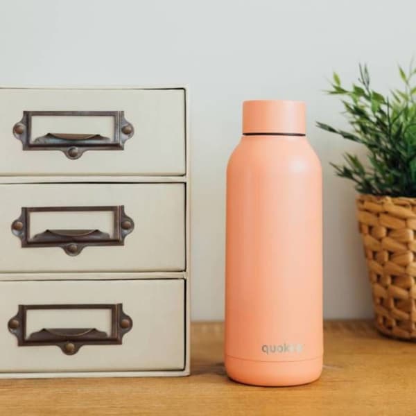 Isolerad flaska i rostfritt stål 510 ml (pastellpeska) Quokka Solid