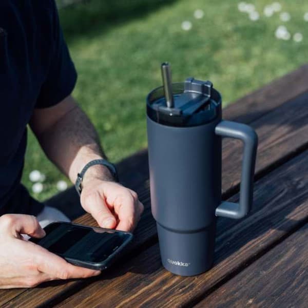 Isolerad rostfri kopp 950 ml med sugrör (grafit) Quokka Stream