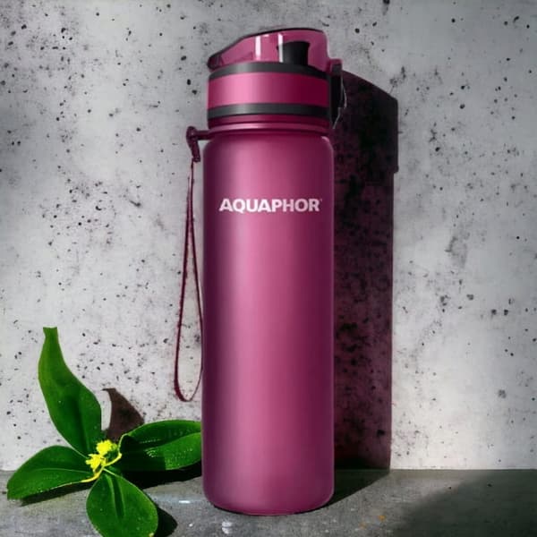 AQUAPHOR-suodatinpullo + 1 vesisuodatinpatruuna 0,8 l viininpunainen