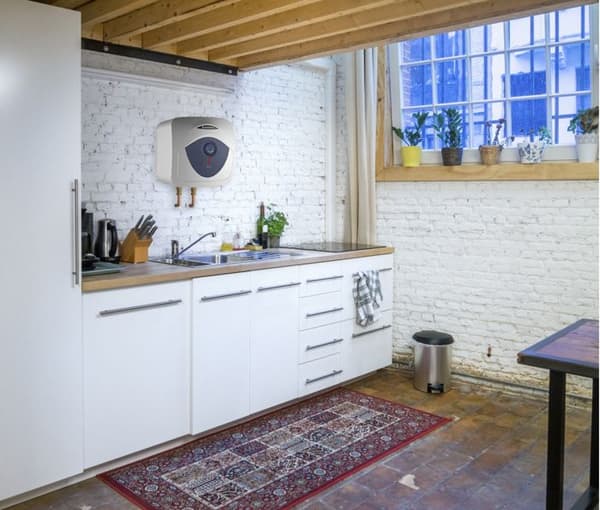 Ariston Blu Evo, Elektrisk varmvattenberedare på diskbänken - 10 liter Effekt 2000W