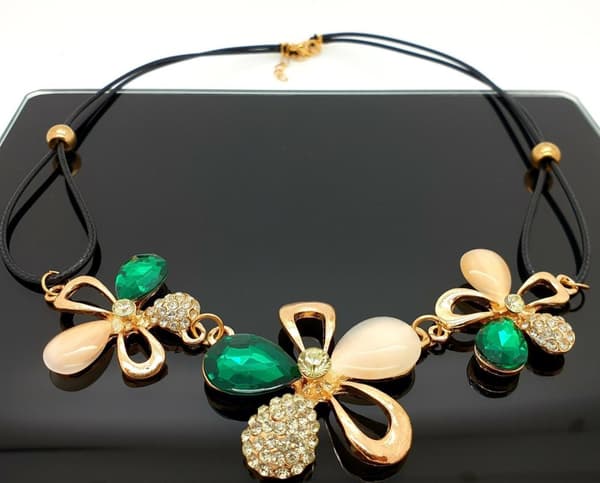 3 flowers diamond necklace 18 K gold plated