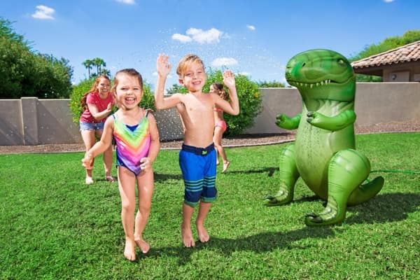 Dinosaur med sprinkler