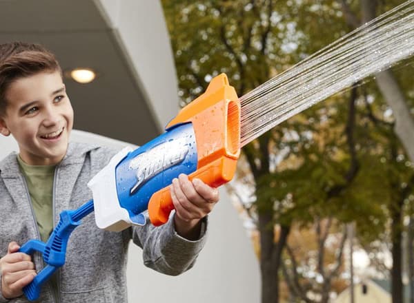 NERF Rainstorm 55 cm vattenpistol för sommarens vattenlekar