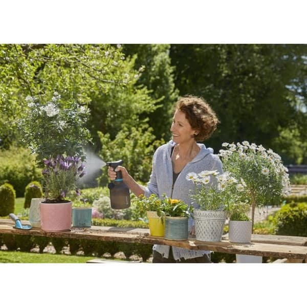 GARDENA EasyPump 1L batterispruta - Justerbart munstycke - Vatna växter i krukor