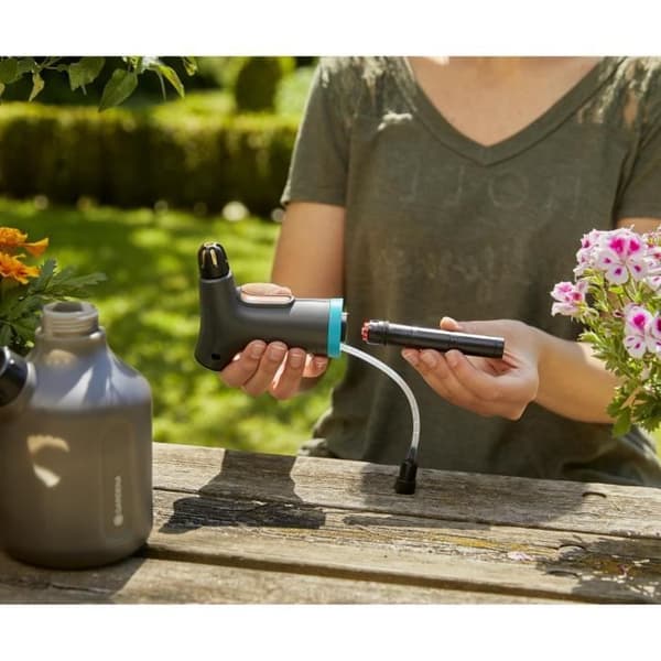 GARDENA EasyPump 1L batterispruta - Justerbart munstycke - Vatna växter i krukor