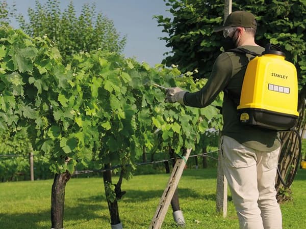 Stanley Elektrisk ryggspruta 12 L, laddningsbar litiumbatterispruta, trädgårdsspruta