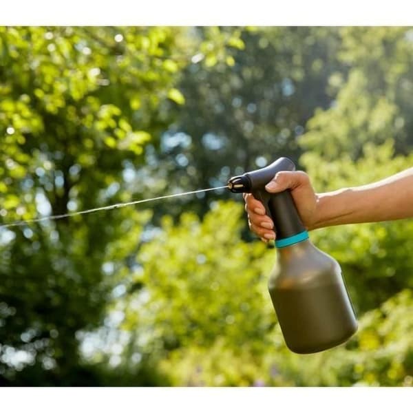 GARDENA Avtryckarspruta – Kapacitet 0,75L – 360° användning – Ergonomisk form – Integrerad nivåindikator – (11110-20)