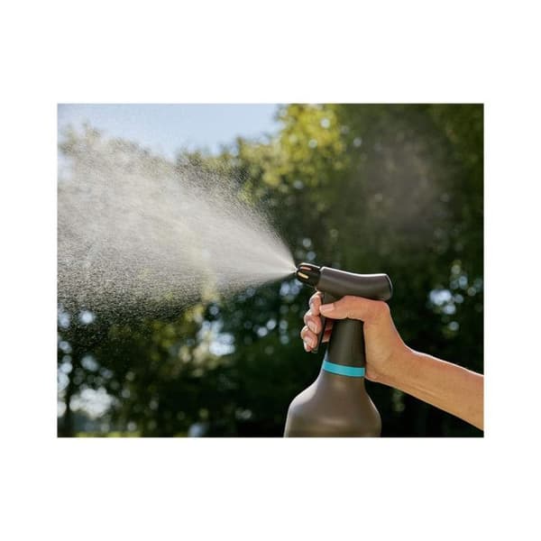 Spruta med avtryckare - GARDENA - 11110-30 - 0,75 L - Funktion 360° - Munstycke i mässing