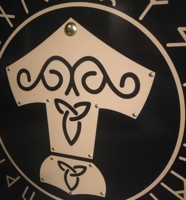 Træviking Mjolnir Thor Hammer håndlavet skjold SWE19