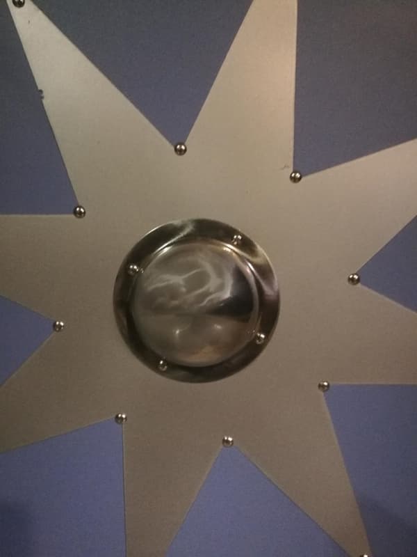 Puinen / metallinen keskiaikainen tähtinahkainen Viking Shield SWE60