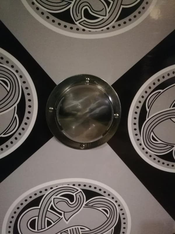 Trämedeltida fyra ormar Viking Shield SWE80