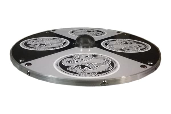 Trämedeltida fyra ormar Viking Shield SWE80