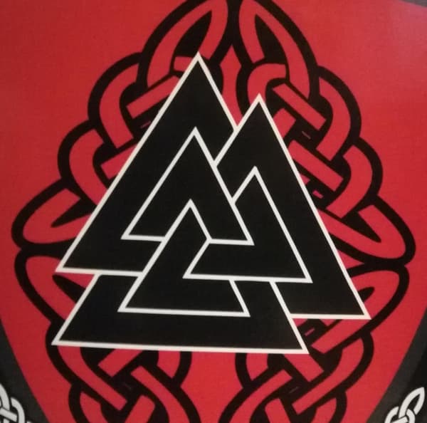 Træ middelalderlig Valknut Viking buet skjold SWE81